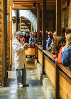 Visite des caves d’affinage du Fort de Saint‑Antoine